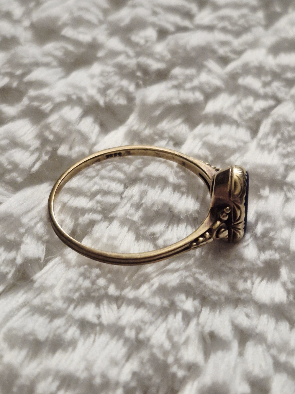 Victorian 14k Yellow Gold Oval Cut Lapis Lazuli Ring - Picture 9 of 14